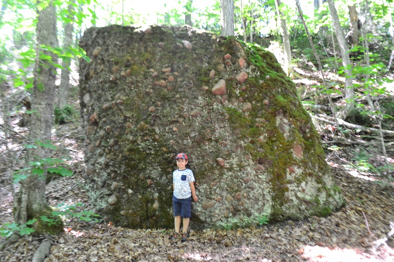 conglomerate boulder