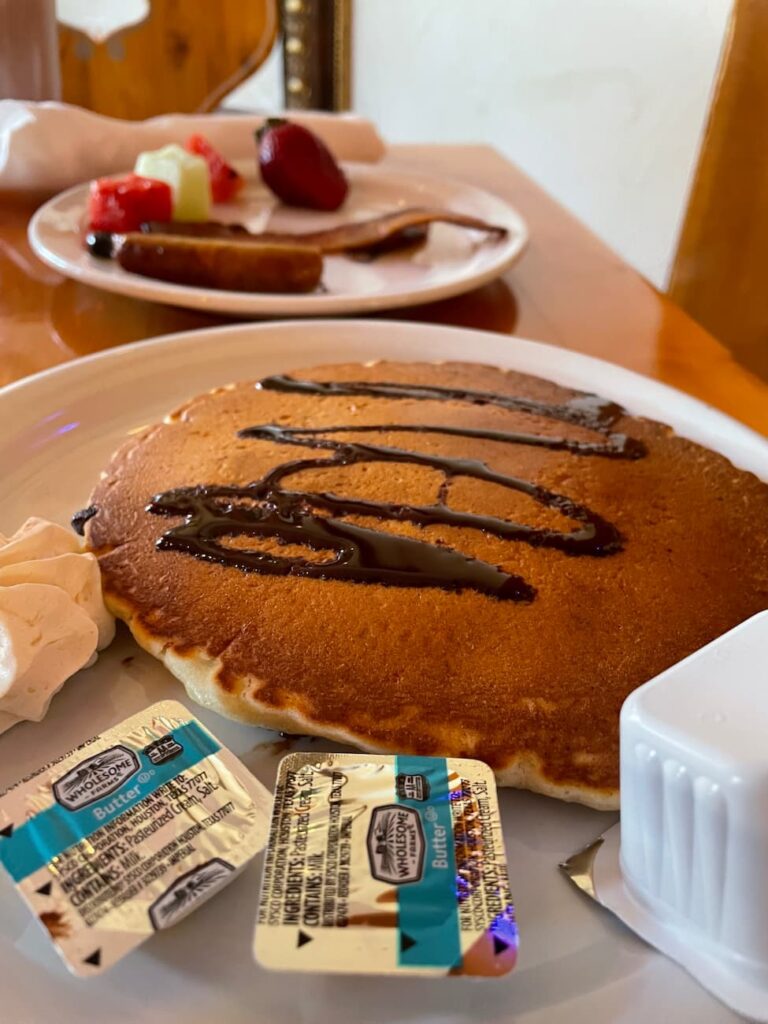 Breakfast buffet at Everett's Restaurant.