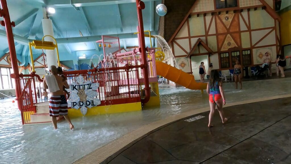 Young children splashing and playing in the shallow Kitz Pool at Avalanche Bay Indoor Waterpark — a safe, kid-friendly pool designed for toddlers and little swimmers.